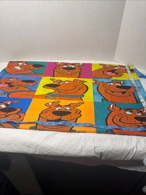 Scooby-Doo SHAM “The Many Faces of Scooby Doo" 1999 Vintage zipper 29X19”